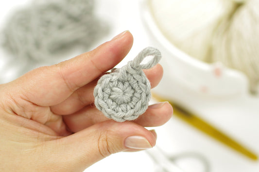 TUTORIAL: Start Crocheting in Round with a "Magic Ring"
