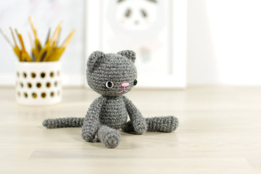 FREE PATTERN: Small Long-Legged Cat