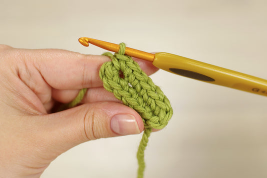 TUTORIAL: Start Crocheting an Oval Piece with a Chain