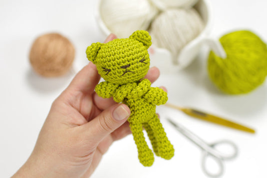 Free Crochet Pattern - Small Long-Legged Kitty