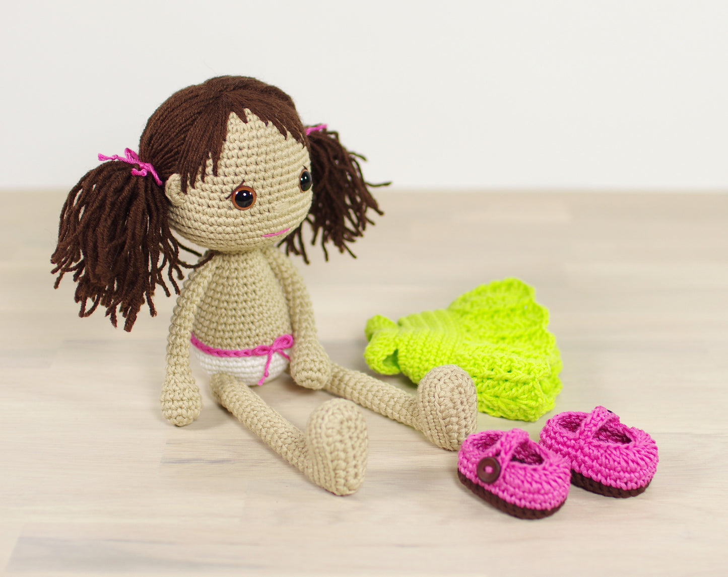 Amigurumi doll and clothes pattern
